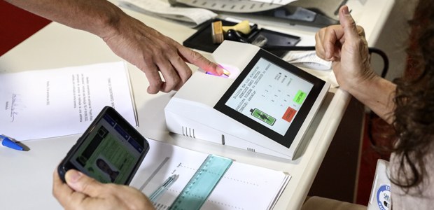 Filas em seções eleitorais não devem ser atribuídas à biometria