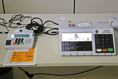 Mesários não podem transferir votos abrindo sistema de urna eletrônica