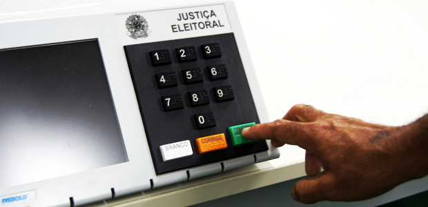 Urna eletrônica 25 anos: equipamento é o protagonista da maior eleição  informatizada do mundo — Tribunal Regional Eleitoral da Bahia
