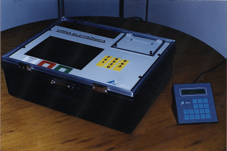 Foto do protótipo de urna eletrônica
                                desenvolvido pelo TRE/RS